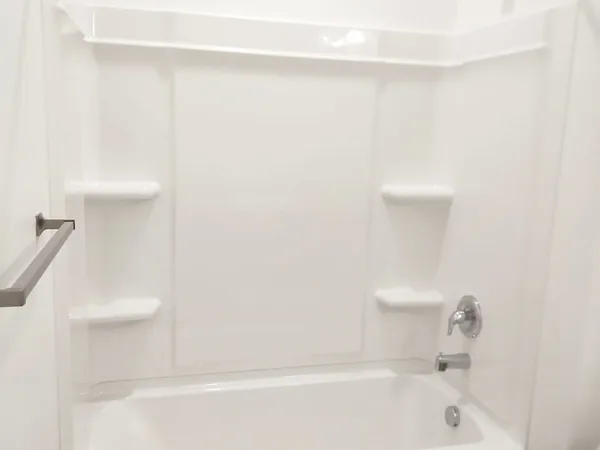 Bathtub surround after a Wasatch Cleaners move-out clean