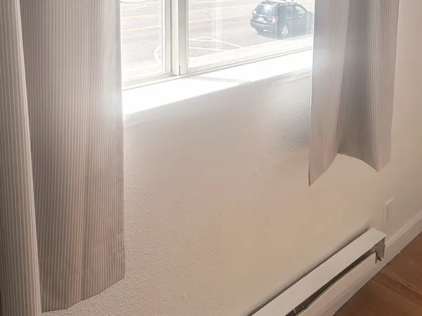 Living area window after a Wasatch Cleaners move-out clean